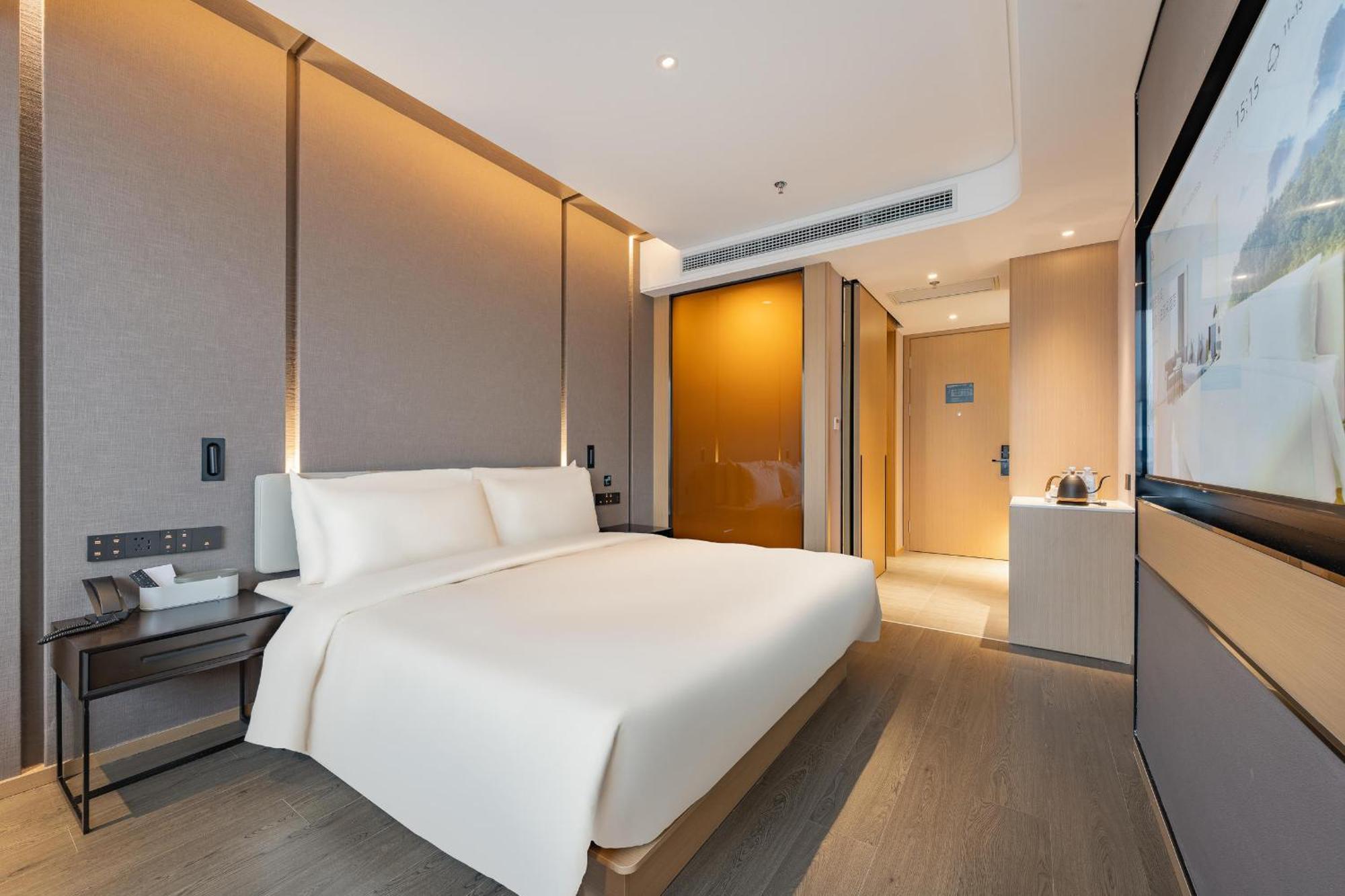 Hotel Atour New International Expo Center South Yanggao Road 4*