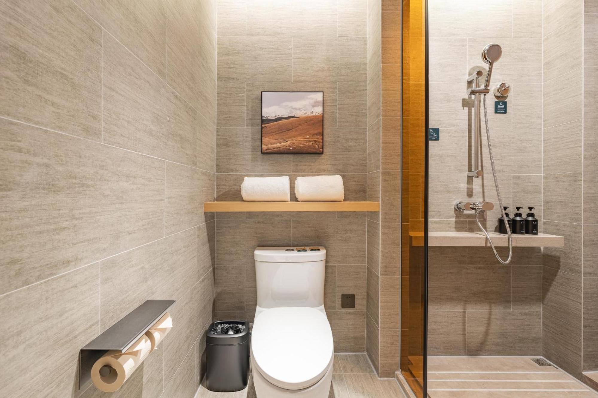 Atour New International Expo Center South Yanggao Road Hotel 4*