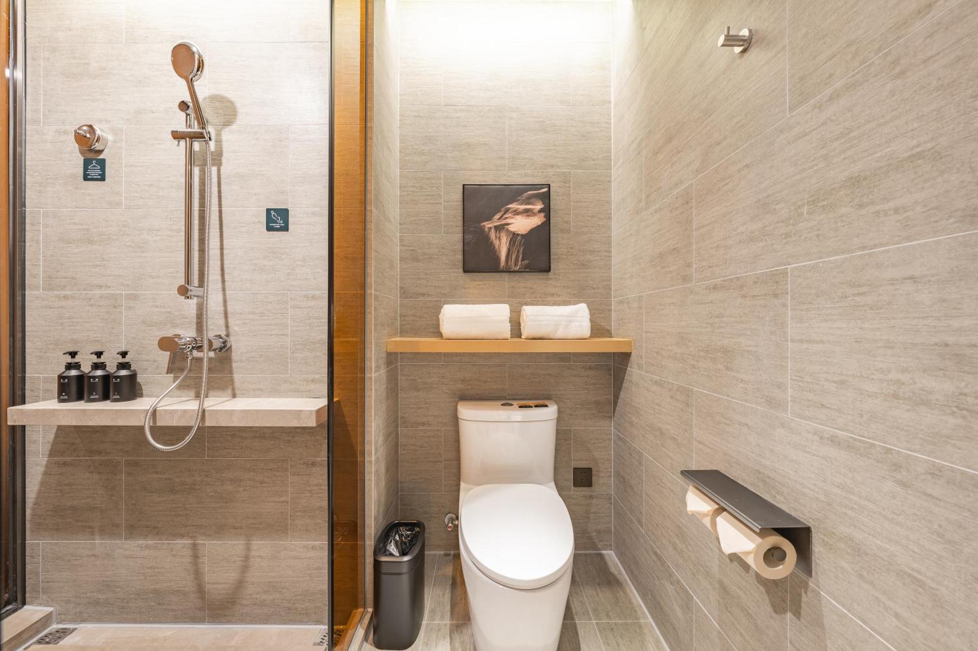 Atour New International Expo Center South Yanggao Road Hotel 4*
