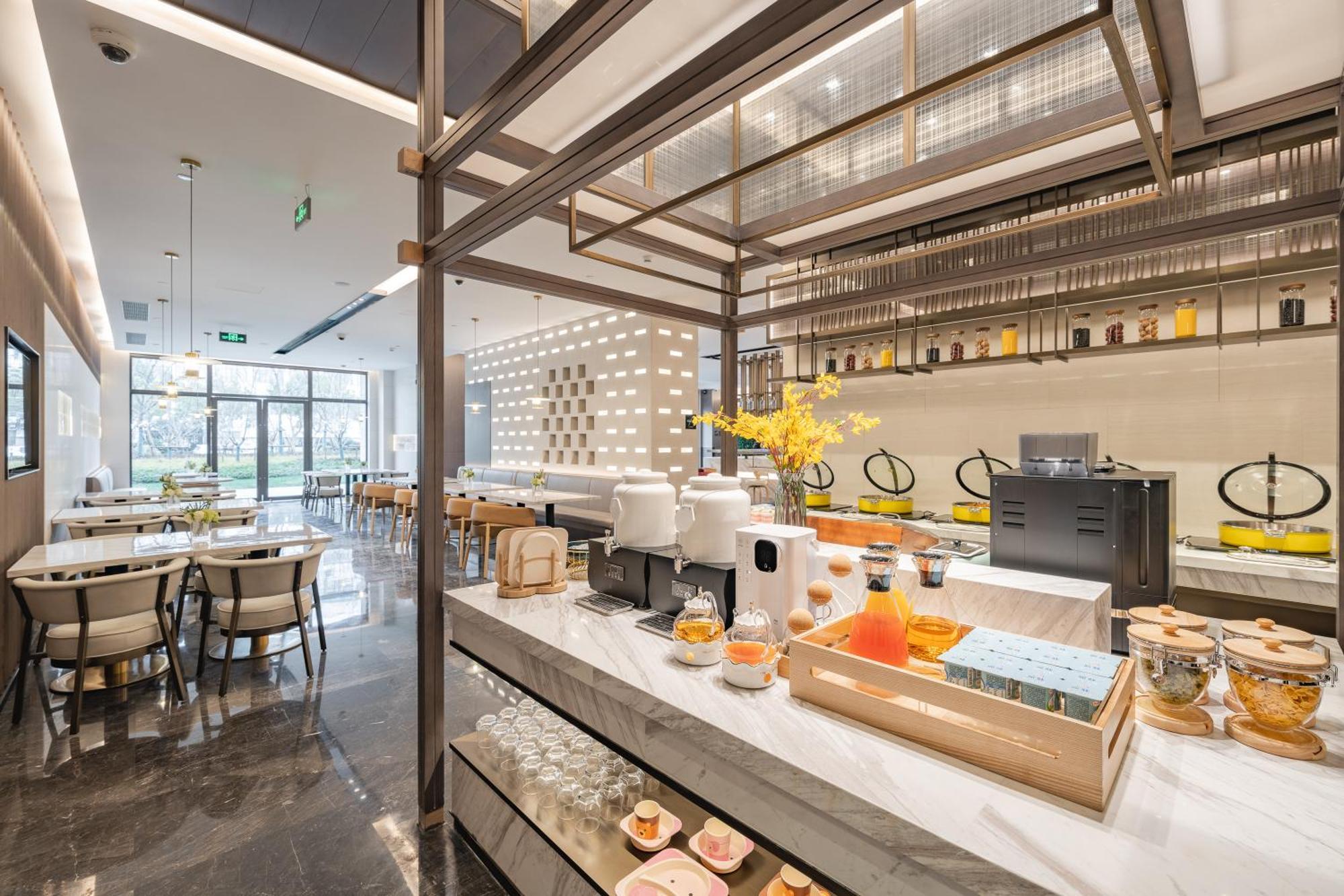 Atour New International Expo Center South Yanggao Road 4*