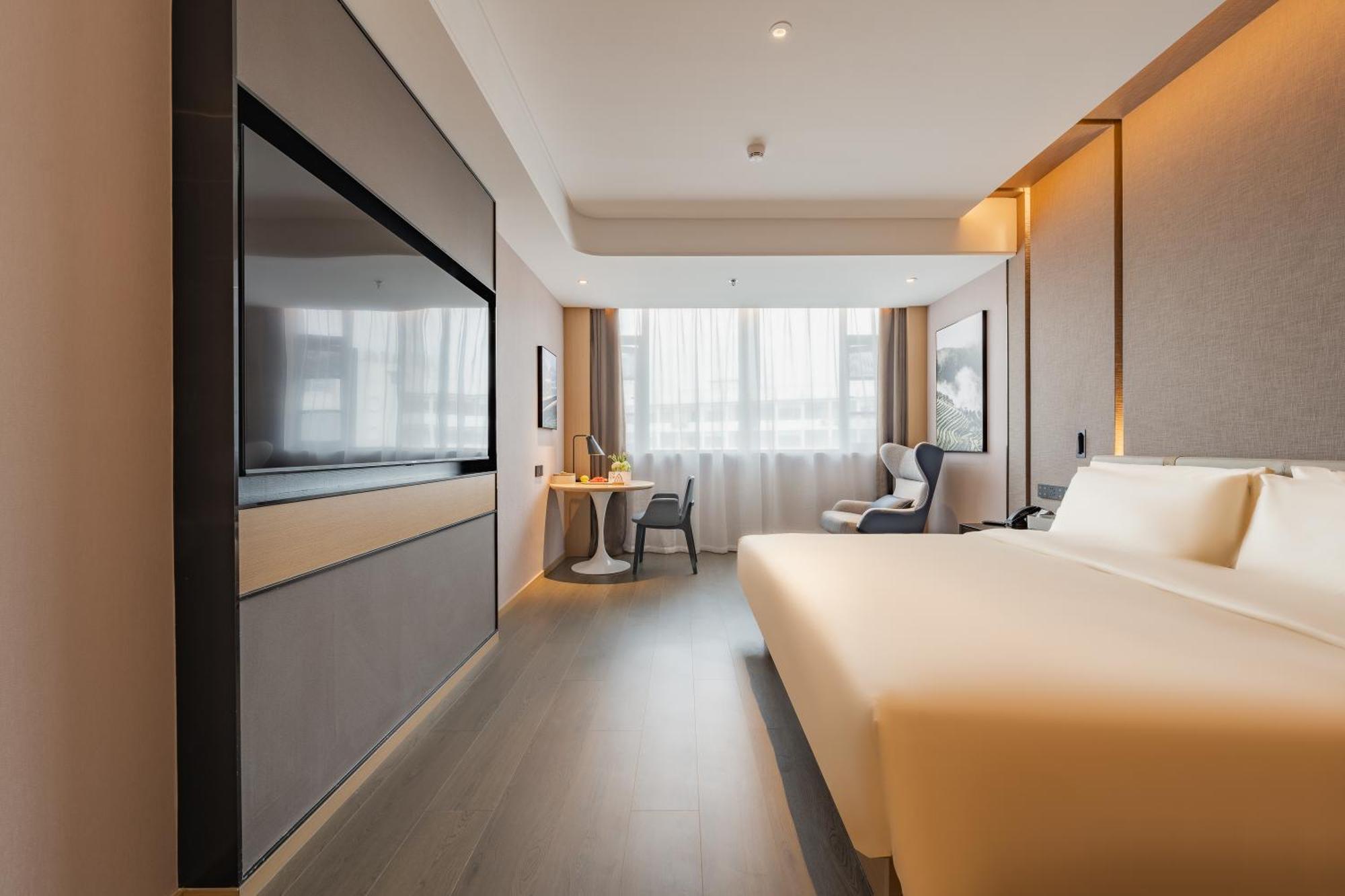 Hotel Atour New International Expo Center South Yanggao Road 4*